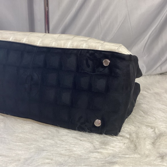 RARE Colorblockock CHANEL CC 10469355 Travel Line Nylon/ Leather Tote Bag - Picture 9 of 14